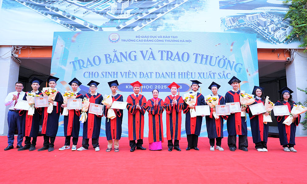 LỄ BẾ GIẢNG VÀ TRAO BẰNG TỐT NGHIỆP CAO ĐẲNG  TRANG TRỌNG - Ý NGHĨA VÀ ĐONG ĐẦY CẢM XÚC