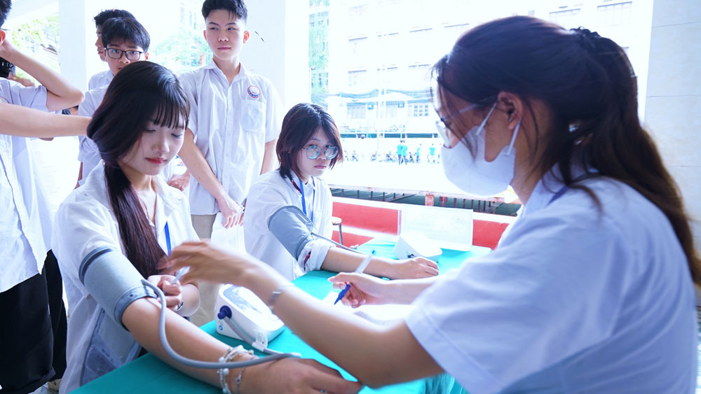 TỔ CHỨC KHÁM SỨC KHỎE CHO HỌC SINH, NĂM HỌC 2026 – 2027