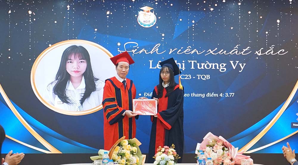 LỄ BẾ GIẢNG VÀ TRAO BẰNG TỐT NGHIỆP CAO ĐẲNG TRANG TRỌNG - NGHIÊM TÚC - ĐÚNG NGHI THỨC