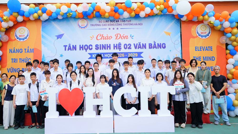 TƯNG BỪNG CHÀO ĐÓN TÂN HỌC SINH  HỆ 02 VĂN BẰNG, KHÓA HỌC 2026 – 2029 TẬP TRUNG NHẬP HỌC