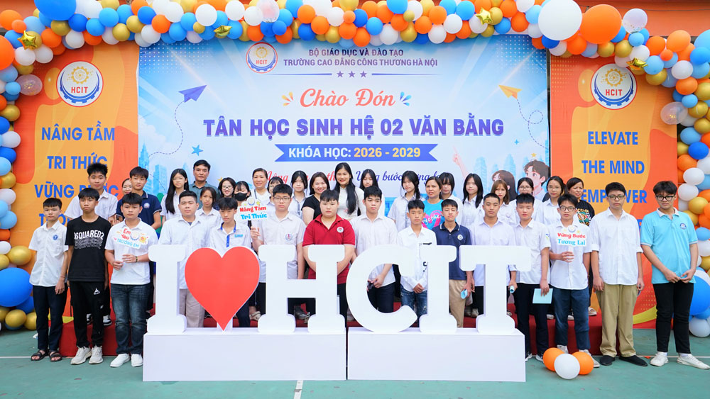 TƯNG BỪNG CHÀO ĐÓN TÂN HỌC SINH  HỆ 02 VĂN BẰNG, KHÓA HỌC 2026 – 2029 TẬP TRUNG NHẬP HỌC