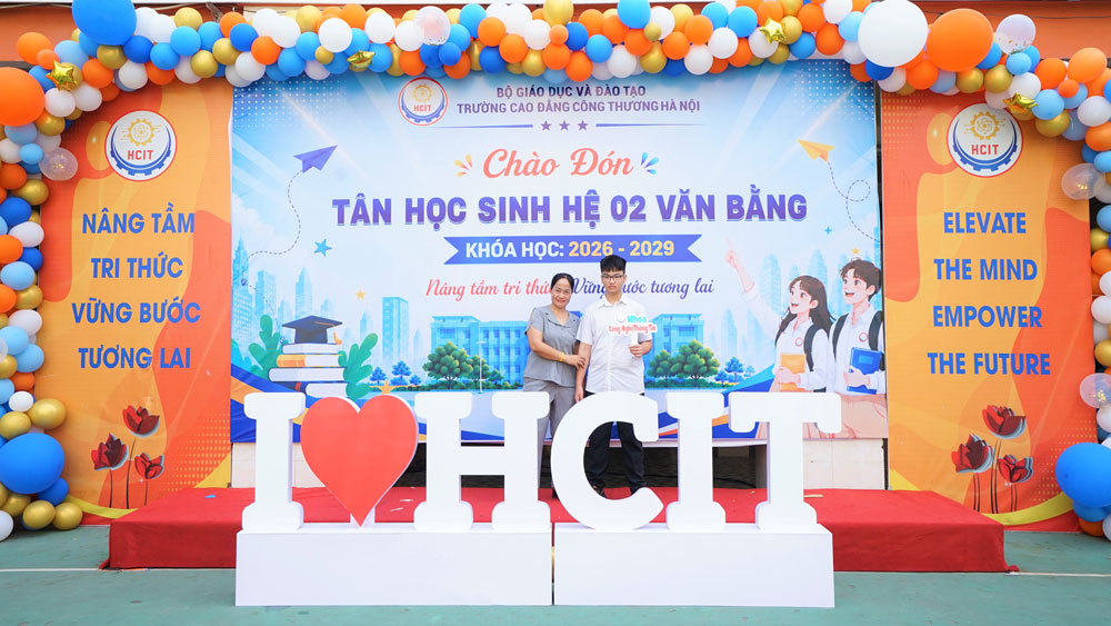 TƯNG BỪNG CHÀO ĐÓN TÂN HỌC SINH  HỆ 02 VĂN BẰNG, KHÓA HỌC 2026 – 2029 TẬP TRUNG NHẬP HỌC