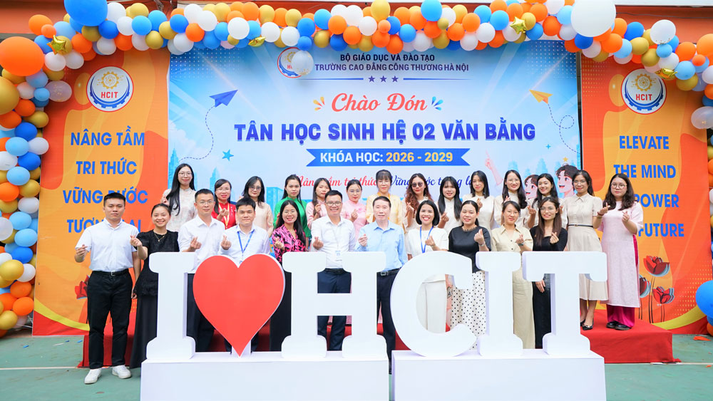 TƯNG BỪNG CHÀO ĐÓN TÂN HỌC SINH  HỆ 02 VĂN BẰNG, KHÓA HỌC 2026 – 2029 TẬP TRUNG NHẬP HỌC