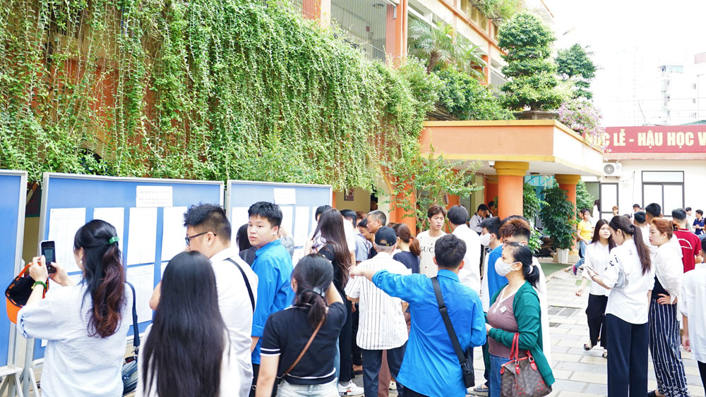 TƯNG BỪNG CHÀO ĐÓN TÂN HỌC SINH  HỆ 02 VĂN BẰNG, KHÓA HỌC 2026 – 2029 TẬP TRUNG NHẬP HỌC