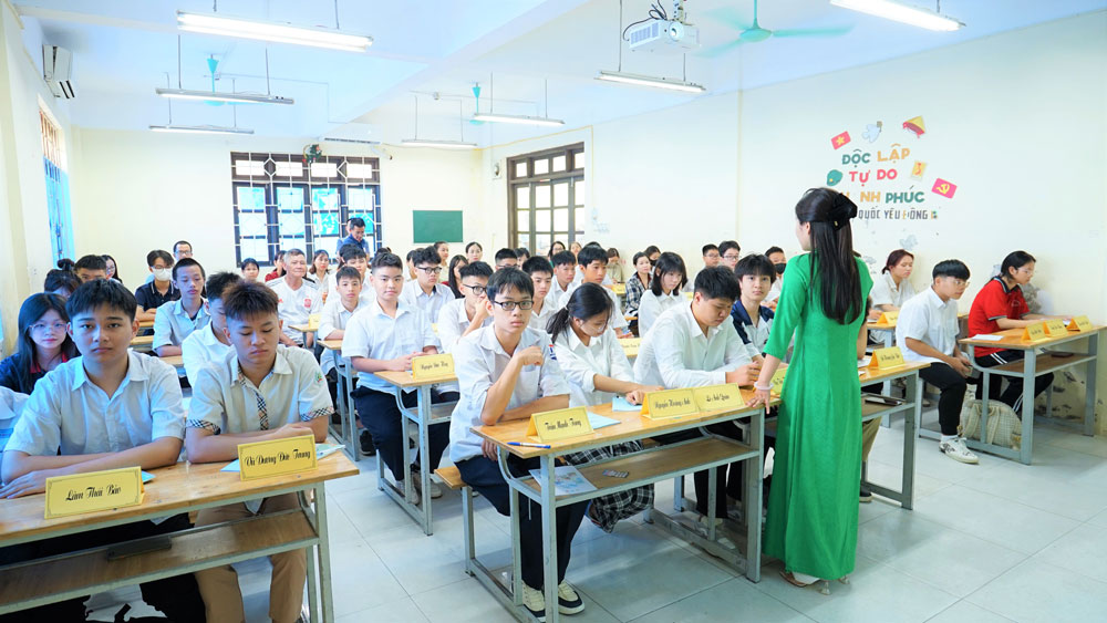 TƯNG BỪNG CHÀO ĐÓN TÂN HỌC SINH  HỆ 02 VĂN BẰNG, KHÓA HỌC 2026 – 2029 TẬP TRUNG NHẬP HỌC