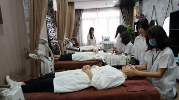 ẢNH THỰC HÀNH NGÀNH CHĂM SÓC SẮC ĐẸP