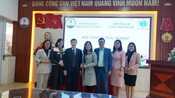 ẢNH TƯ VẤN HƯỚNG NGHIỆP CHO HỌC SINH TRƯỜNG THCS VĂN ĐIỂN