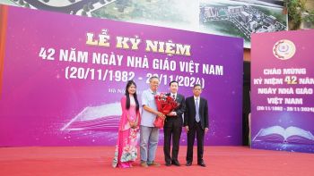 ẢNH MÍT TINH CHÀO MỪNG 42 NĂM NGÀY NHÀ GIÁO VIỆT NAM