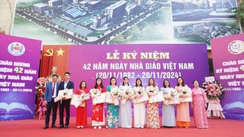 ẢNH MÍT TINH CHÀO MỪNG 42 NĂM NGÀY NHÀ GIÁO VIỆT NAM