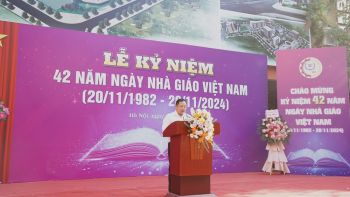 ẢNH MÍT TINH CHÀO MỪNG 42 NĂM NGÀY NHÀ GIÁO VIỆT NAM