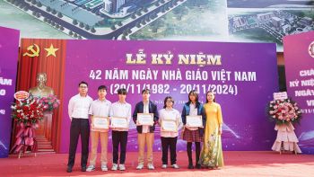 ẢNH MÍT TINH CHÀO MỪNG 42 NĂM NGÀY NHÀ GIÁO VIỆT NAM