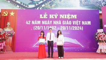 ẢNH MÍT TINH CHÀO MỪNG 42 NĂM NGÀY NHÀ GIÁO VIỆT NAM