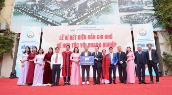 LỄ BẾ GIẢNG, TRAO BẰNG TỐT NGHIỆP CAO ĐẲNG VÀ CHÀO TÂN SINH VIÊN TRANG TRỌNG VÀ ĐẦY Ý NGHĨA