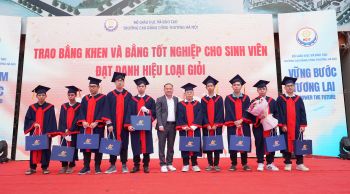 LỄ BẾ GIẢNG, TRAO BẰNG TỐT NGHIỆP CAO ĐẲNG VÀ CHÀO TÂN SINH VIÊN TRANG TRỌNG VÀ ĐẦY Ý NGHĨA