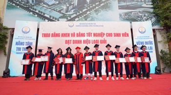 LỄ BẾ GIẢNG, TRAO BẰNG TỐT NGHIỆP CAO ĐẲNG VÀ CHÀO TÂN SINH VIÊN TRANG TRỌNG VÀ ĐẦY Ý NGHĨA