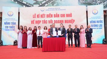 LỄ BẾ GIẢNG, TRAO BẰNG TỐT NGHIỆP CAO ĐẲNG VÀ CHÀO TÂN SINH VIÊN TRANG TRỌNG VÀ ĐẦY Ý NGHĨA