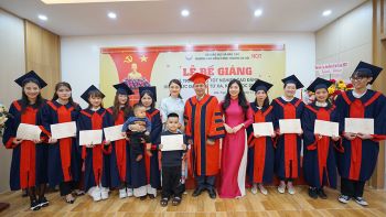 LỄ BẾ GIẢNG VÀ TRAO BẰNG TỐT NGHIỆP CAO ĐẲNG,   KHOÁ HỌC 2023-2025 TRANG TRỌNG VÀ Ý NGHĨA