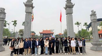 HOẠT ĐỘNG TRẢI NGHIỆM GIÁO DỤC DI SẢN HƯỚNG VỀ  LỊCH SỬ TRUYỀN THỐNG T25