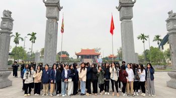 HOẠT ĐỘNG TRẢI NGHIỆM GIÁO DỤC DI SẢN HƯỚNG VỀ  LỊCH SỬ TRUYỀN THỐNG T25