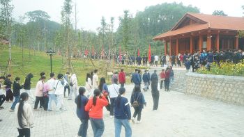 HOẠT ĐỘNG TRẢI NGHIỆM  GIÁO DỤC DI SẢN TRUYỀN THỐNG CÁCH MẠNG