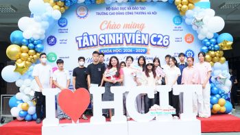 TƯNG BỪNG ĐÓN TIẾP SINH VIÊN  TẬP TRUNG NHẬP HỌC