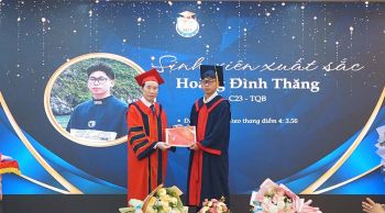 LỄ BẾ GIẢNG VÀ TRAO BẰNG TỐT NGHIỆP CAO ĐẲNG TRANG TRỌNG - NGHIÊM TÚC - ĐÚNG NGHI THỨC