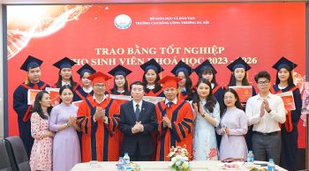 LỄ BẾ GIẢNG VÀ TRAO BẰNG TỐT NGHIỆP CAO ĐẲNG TRANG TRỌNG - NGHIÊM TÚC - ĐÚNG NGHI THỨC