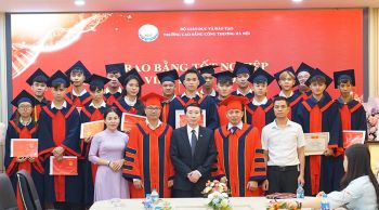 LỄ BẾ GIẢNG VÀ TRAO BẰNG TỐT NGHIỆP CAO ĐẲNG TRANG TRỌNG - NGHIÊM TÚC - ĐÚNG NGHI THỨC