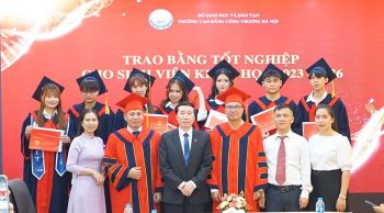 LỄ BẾ GIẢNG VÀ TRAO BẰNG TỐT NGHIỆP CAO ĐẲNG TRANG TRỌNG - NGHIÊM TÚC - ĐÚNG NGHI THỨC