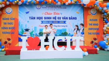 TƯNG BỪNG CHÀO ĐÓN TÂN HỌC SINH  HỆ 02 VĂN BẰNG, KHÓA HỌC 2026 – 2029 TẬP TRUNG NHẬP HỌC